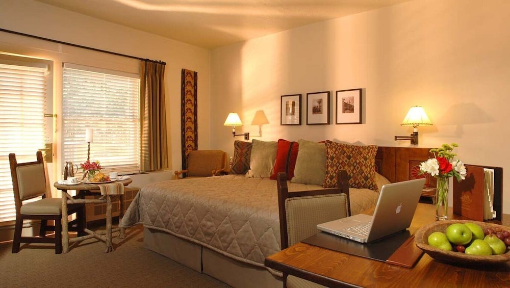 Bishops Lodge Ranch Resort And Spa 16/84