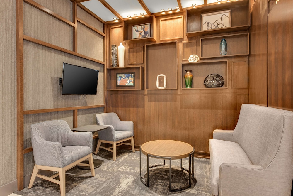 Hyatt Place Colorado Springs Downtown 24/26