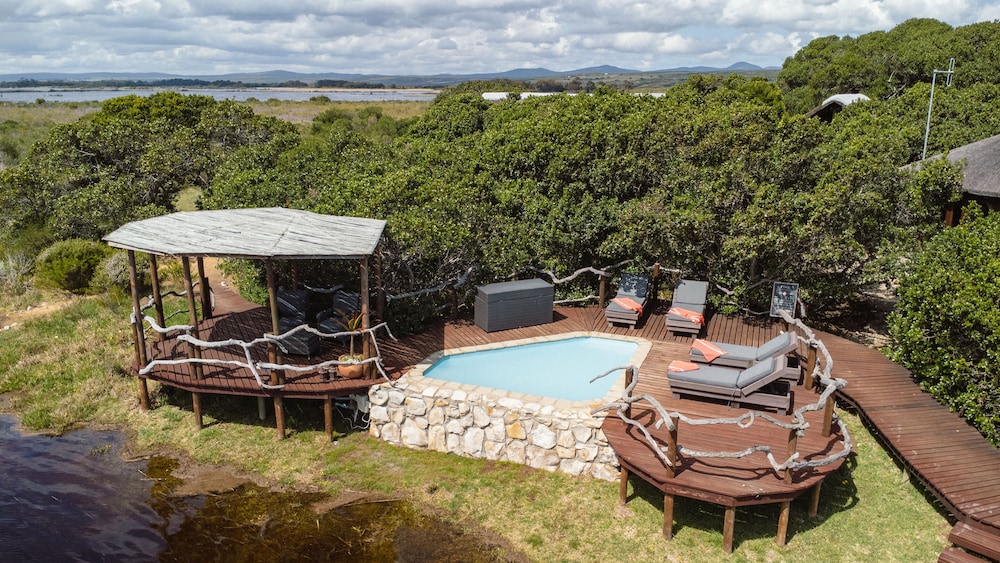 MOSAIC Lagoon Lodge 40/50