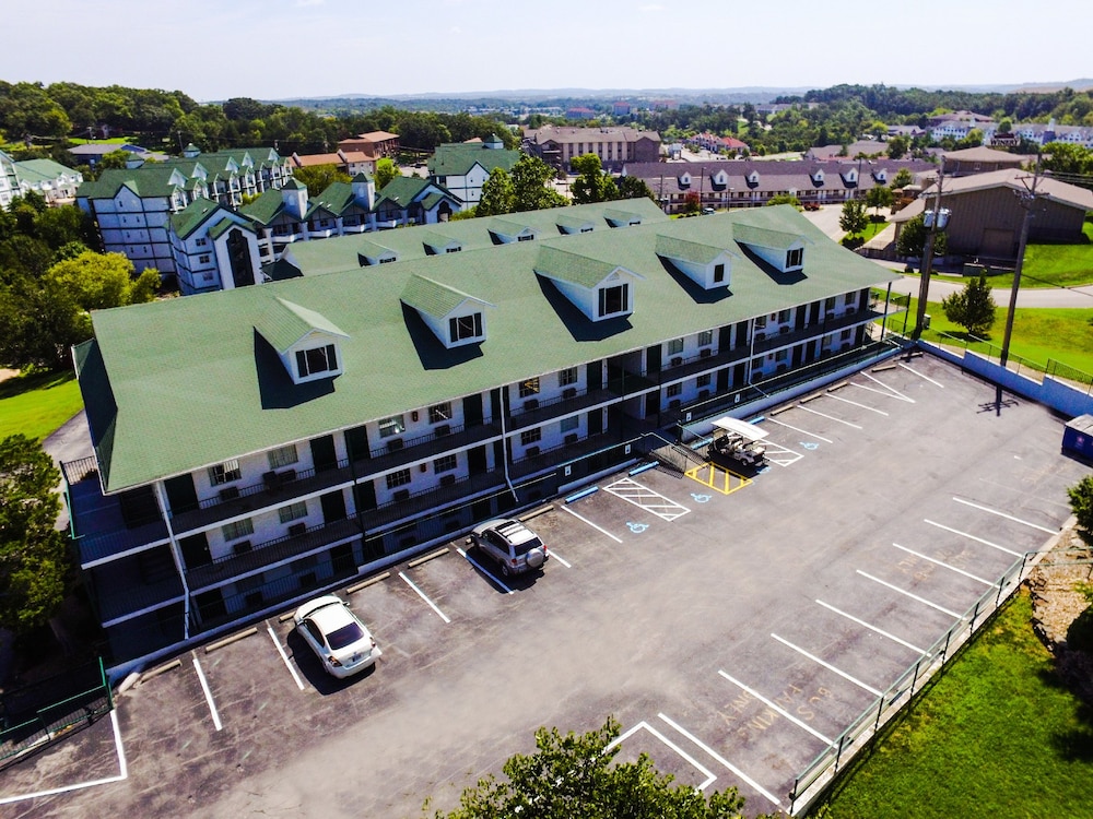 Branson Surrey Inn 5/65