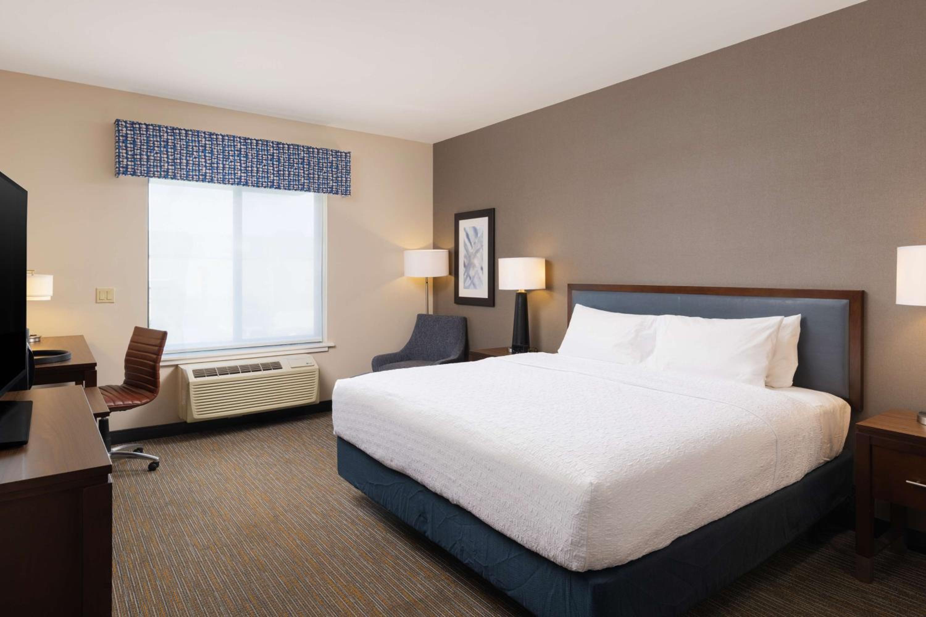 ROOM, KING BED