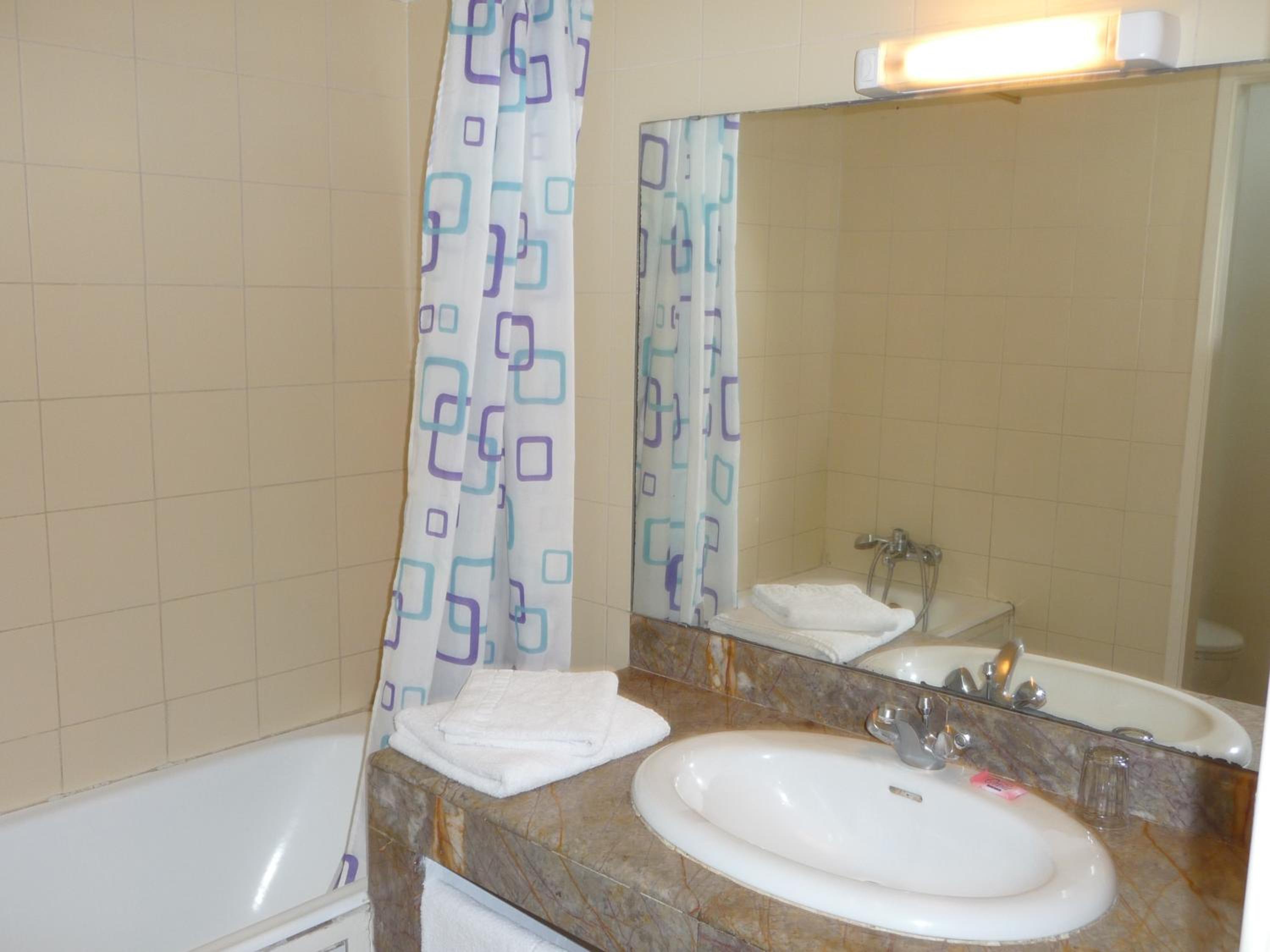 Kamal Hotel 53/55