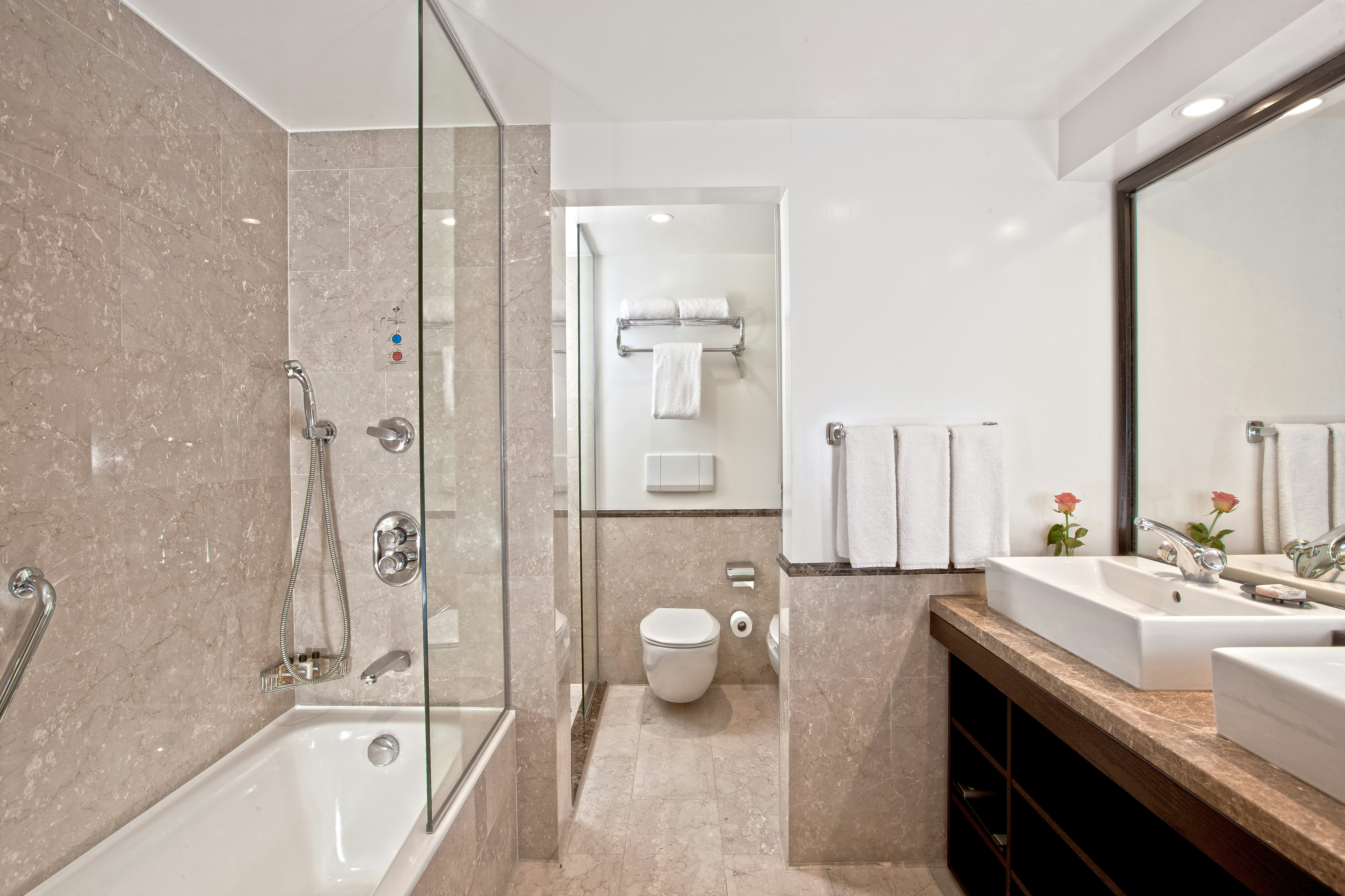 Doubletree By Hilton Hull 66/68