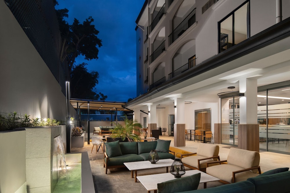 Courtyard Santo Domingo 17/33