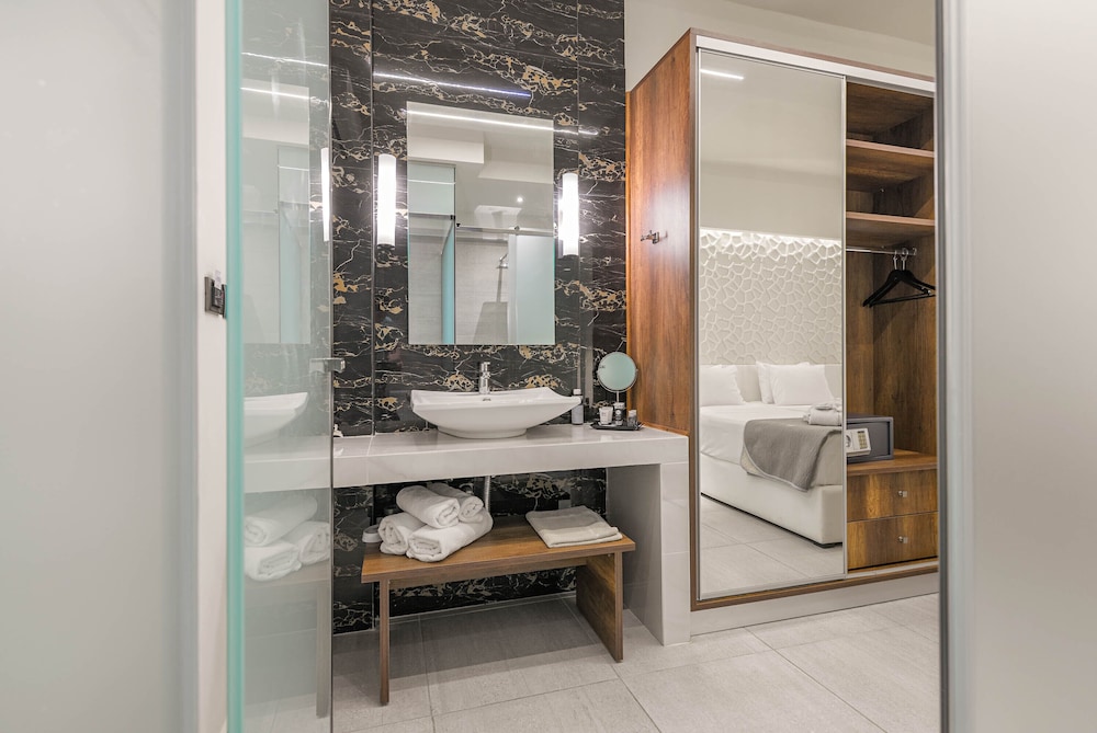 Litore Luxury Living 48/50