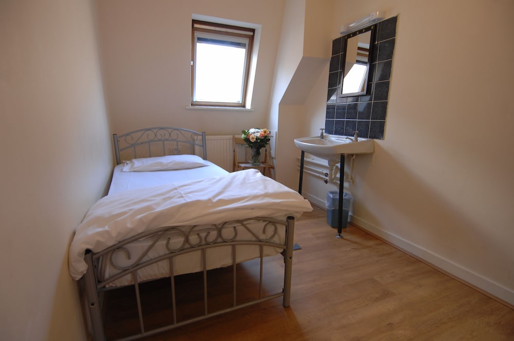 The Londonears Hostel 11/16
