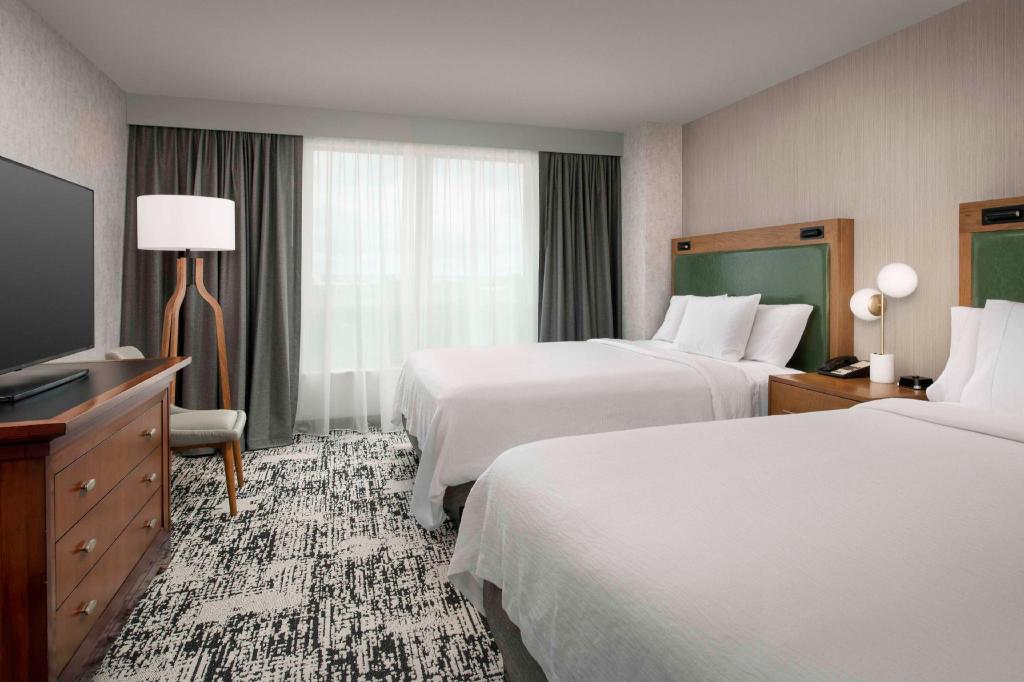 Presidential, 3 Rooms, Suite, 1 King and 2 Queen Beds, 2 Bathrooms