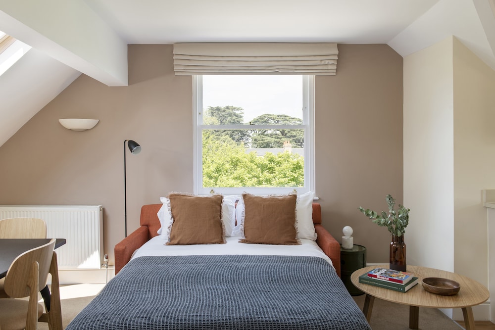 SACO Reading - Castle Crescent 6/64
