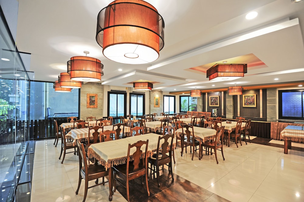 ROMENA GRAND HOTEL 32/40