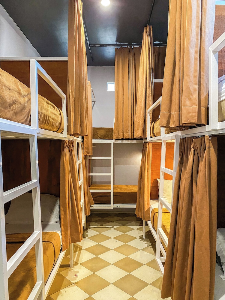 Ala Hostel 30/40