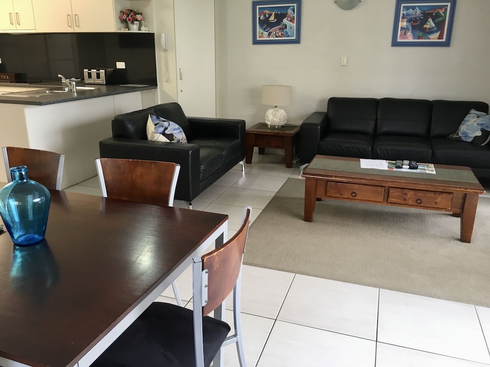 Burleigh Palms Holiday Apartments 49/75