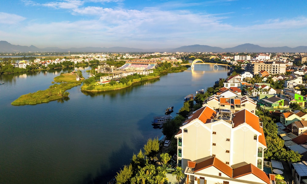Lantana Riverside Hoi An Boutique Hotel Spa 56/60