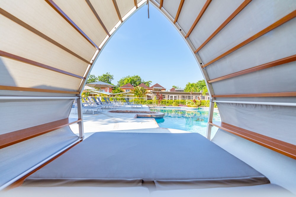 Travellers Beach Resort 31/61