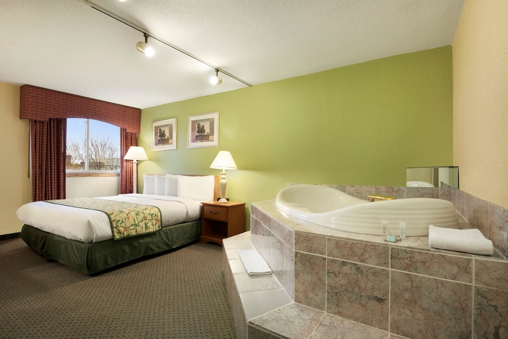 Travelodge By Wyndham Sturgis 9/17