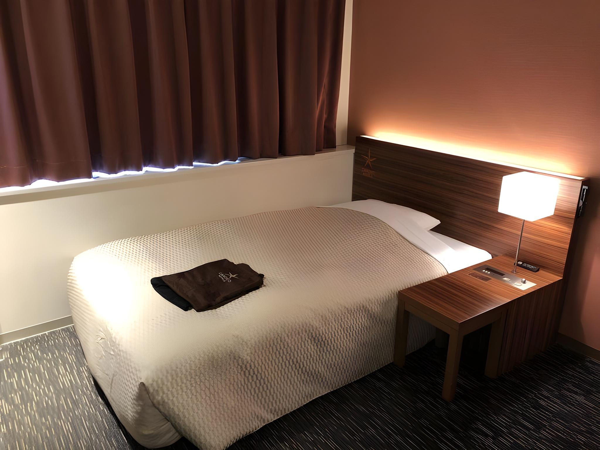 Semi Room, Single Bed, Semi Double Bed, Smoking