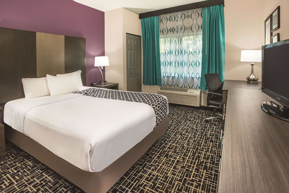COMFORT, SINGLE, QUEEN BED, ACCESSIBLE