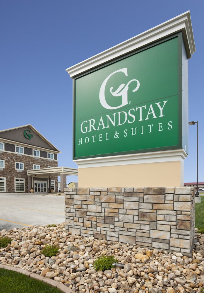 GrandStay Hotel and Suites 5/63