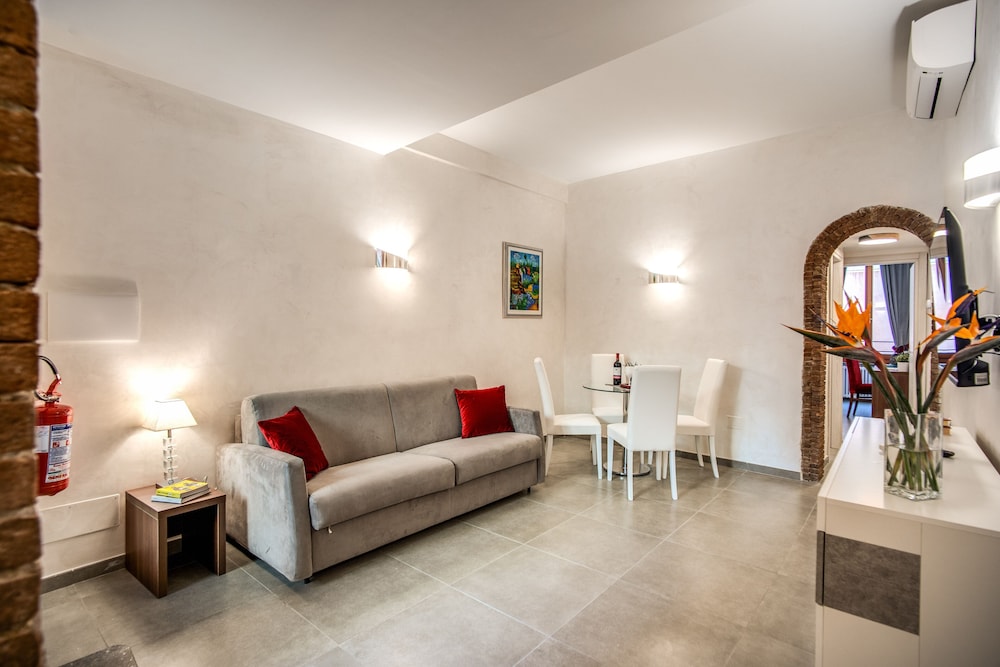 Tritone Top House 53/83