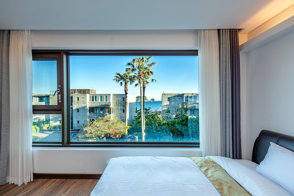 غرفة قياسية بسرير مزدوج وسرير فردي، T Island Resort 2/9