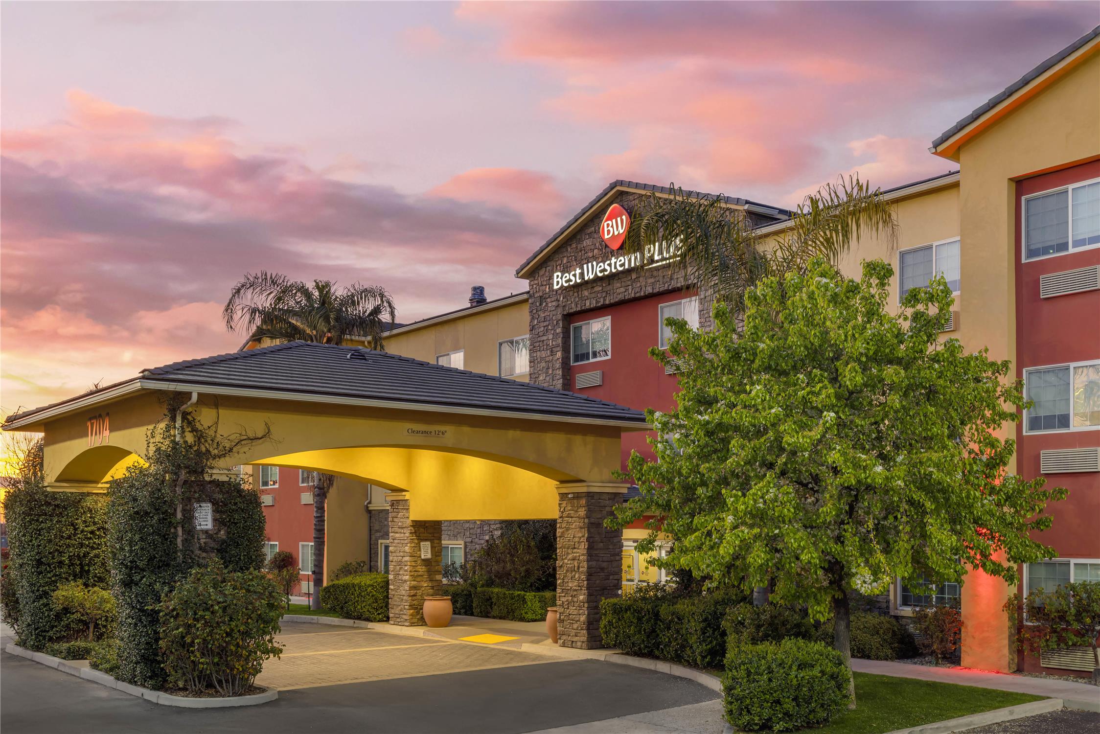 Best Western Plus Wasco Inn & Suites 4/63