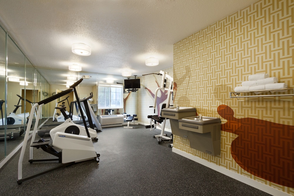 MainStay Suites Omaha Old Mill 15/21