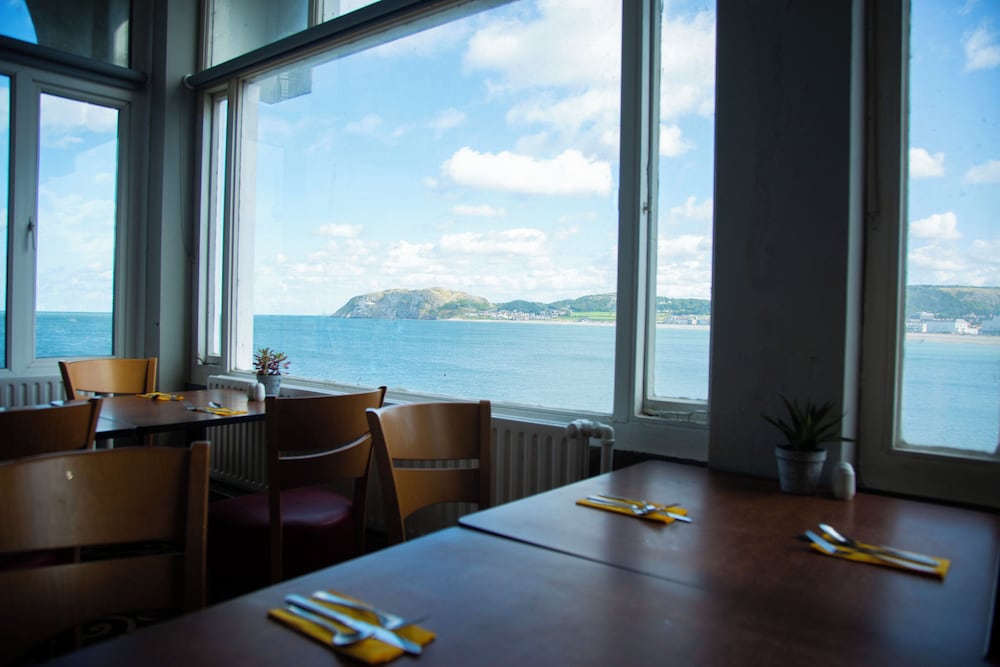 Grand Hotel Llandudno 45/65