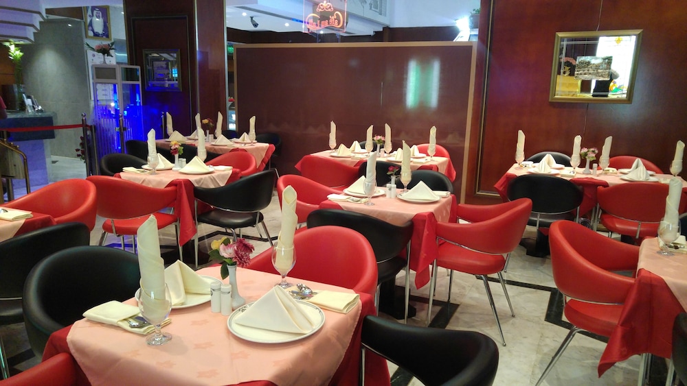 restaurant cafeteria