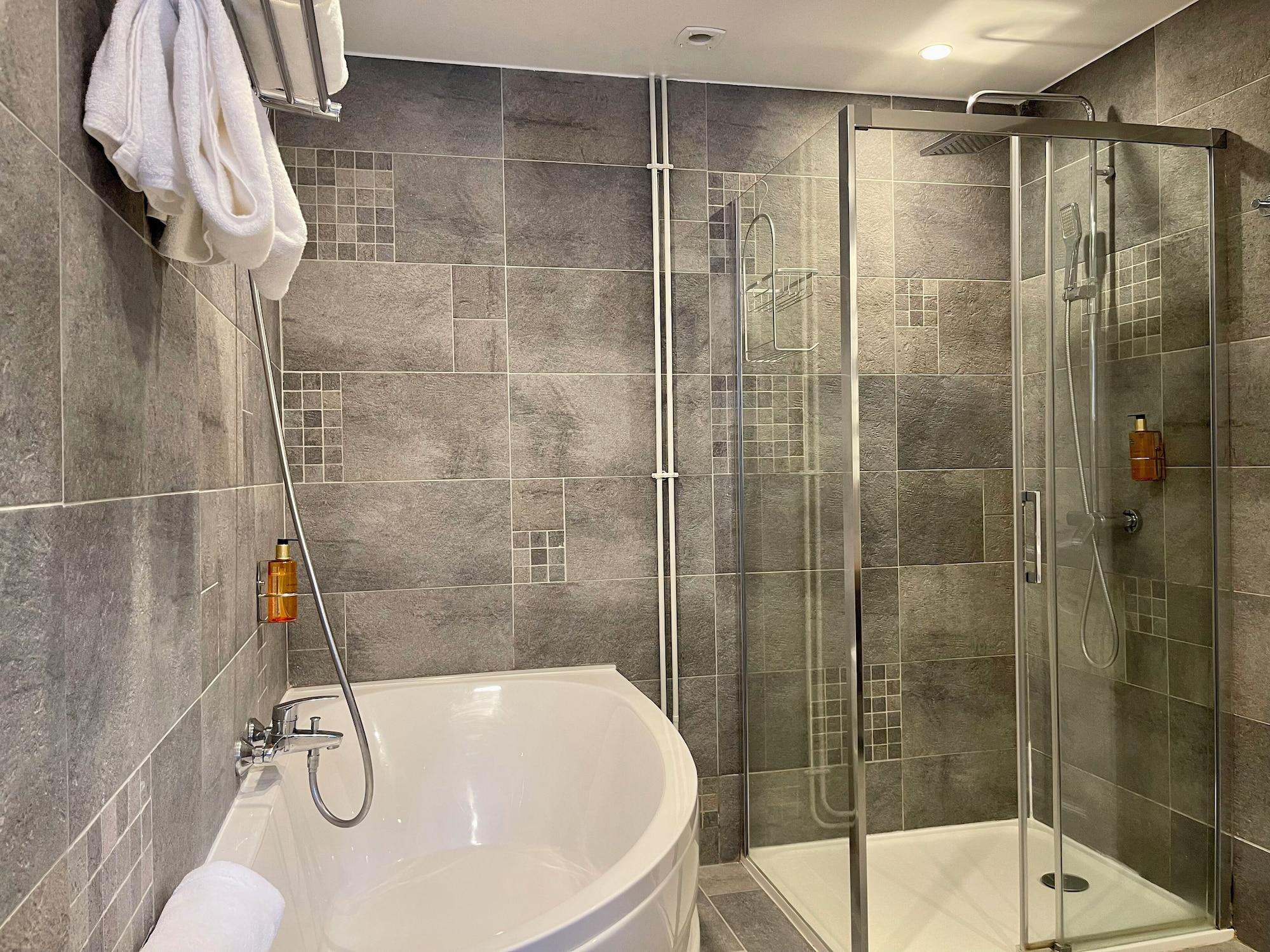 Deluxe, Multiple Beds، Best Western Hotel De France 5/5