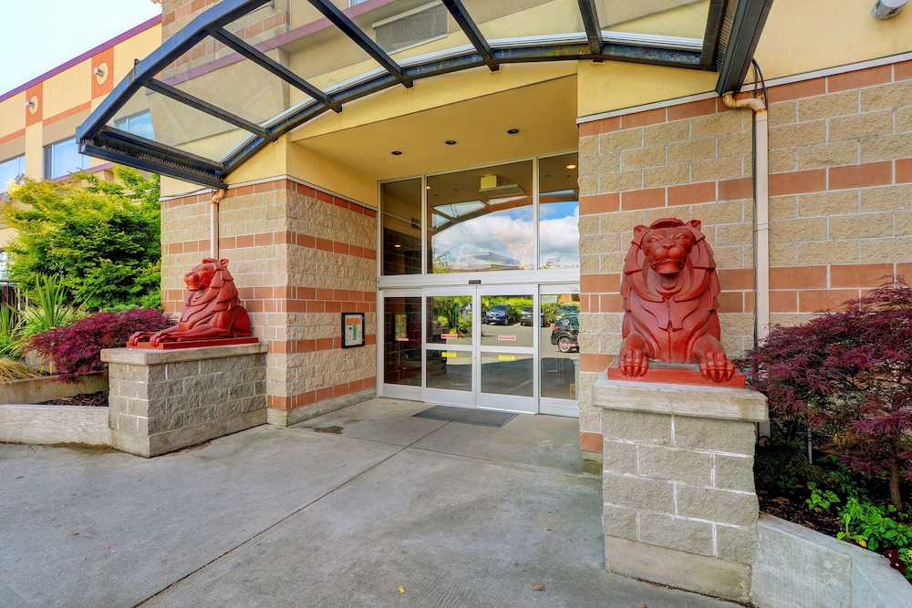 Red Lion Inn & Suites 13/69