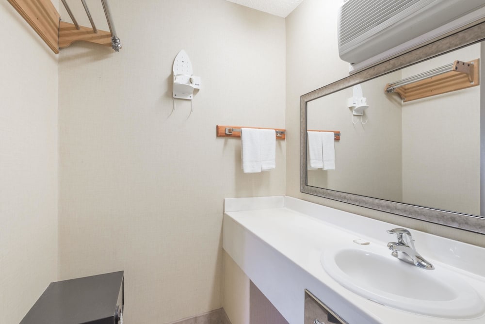 Howard Johnson by Wyndham Hartford South - Rocky Hill 11/31