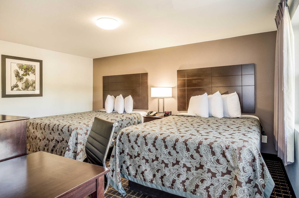 Rodeway Inn Middleboro-Plymouth 15/26