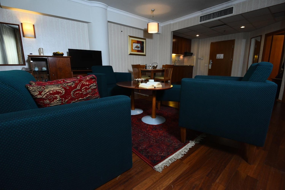 Karpos Hotel 33/50