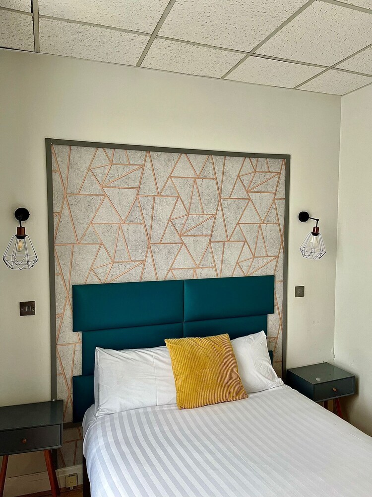 Whites Hotel 25/57