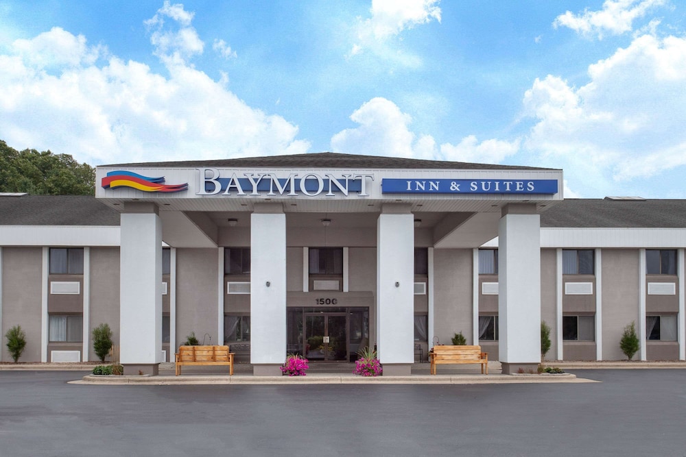 Baymont By Wyndham Grand Haven 1/39
