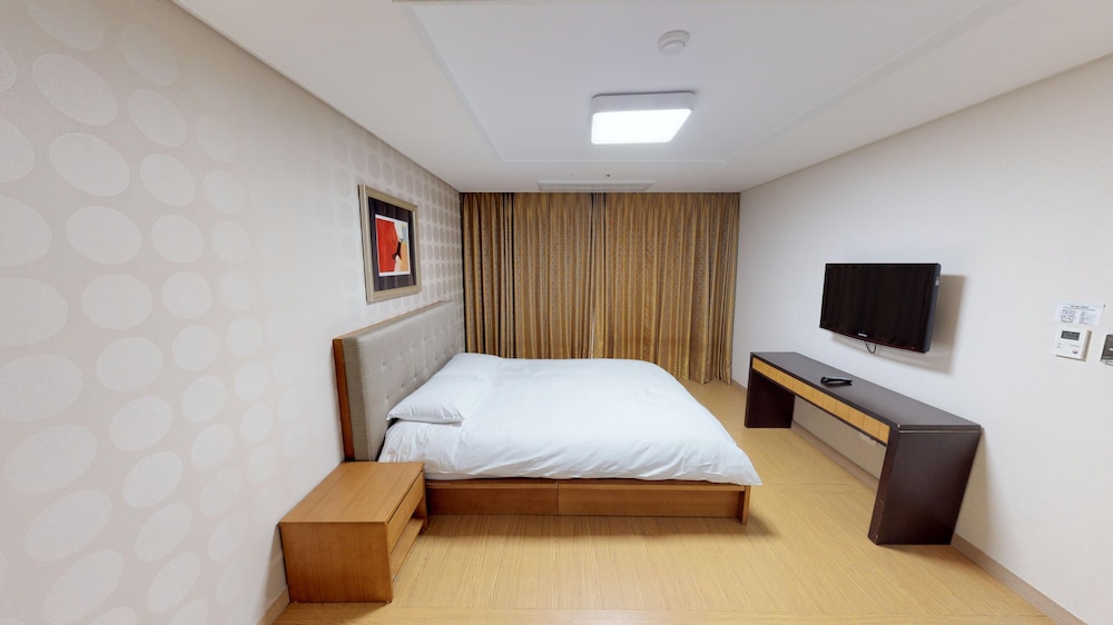 High1 Condominium 9/50