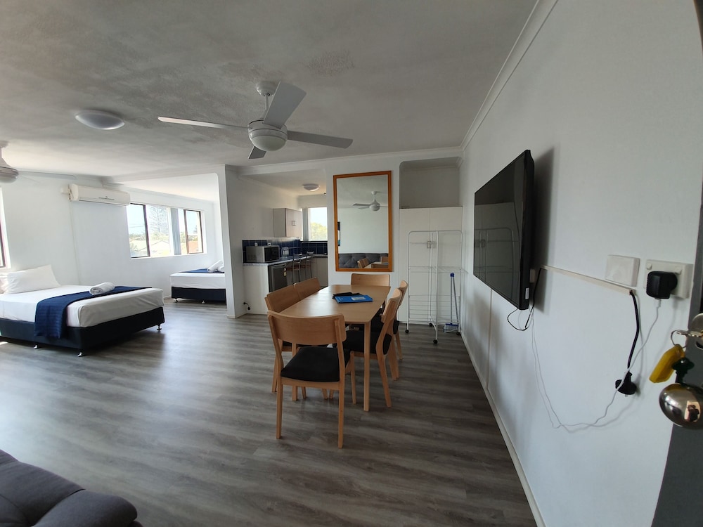 Montego Mermaid Beach Motel 45/69
