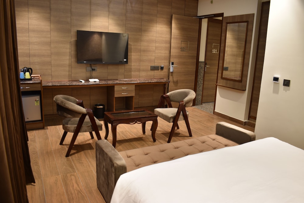 Lime Tree Hotels & Banquet Greater Noida 39/50