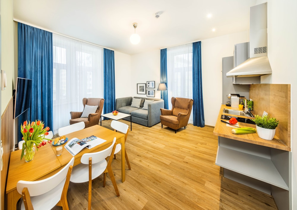 Jimmy's Apartments Emerald 27/46