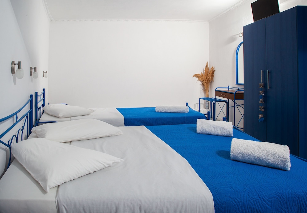 STUDIO, TRIPLE, LOW FLOOR