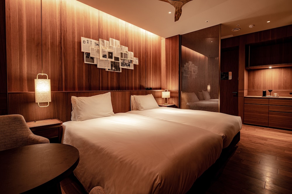 Episode 3, Executive, Single, Twin Beds, Club Lounge Access