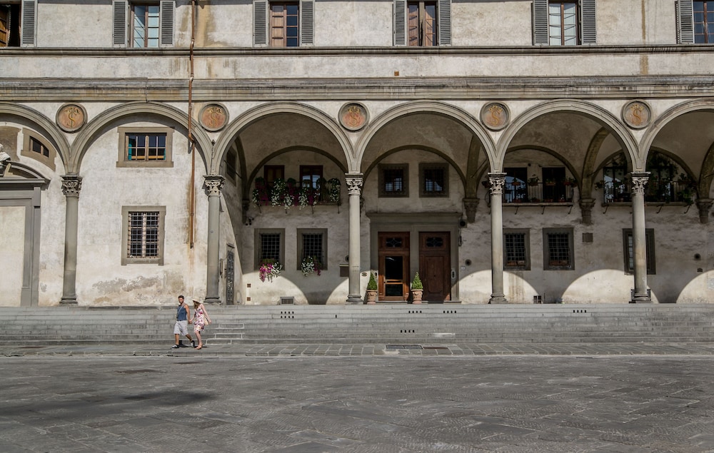 Loggiato dei Serviti 38/51