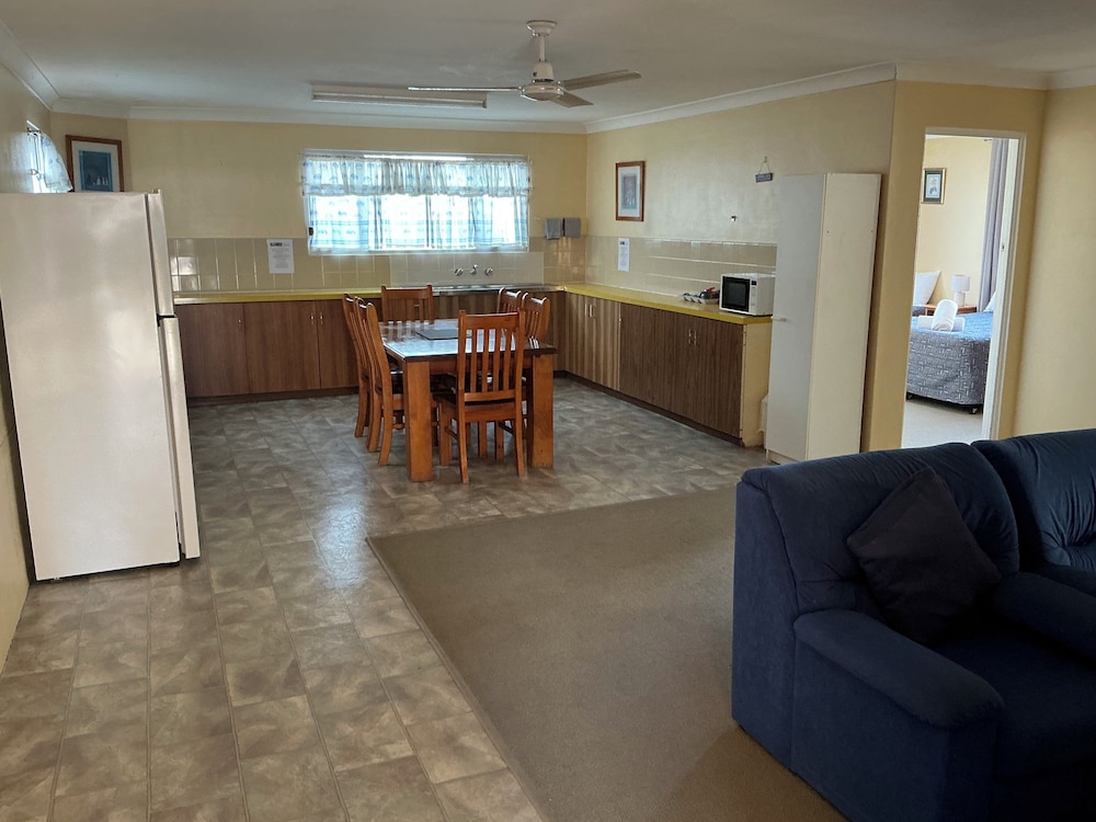 Bentleigh Motor Inn 12/63