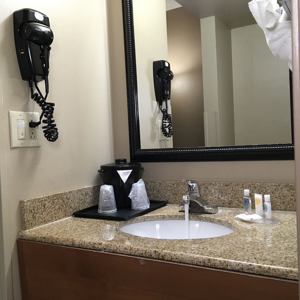 Comfort Inn & Suites Near Kino Sports Complex 57/58
