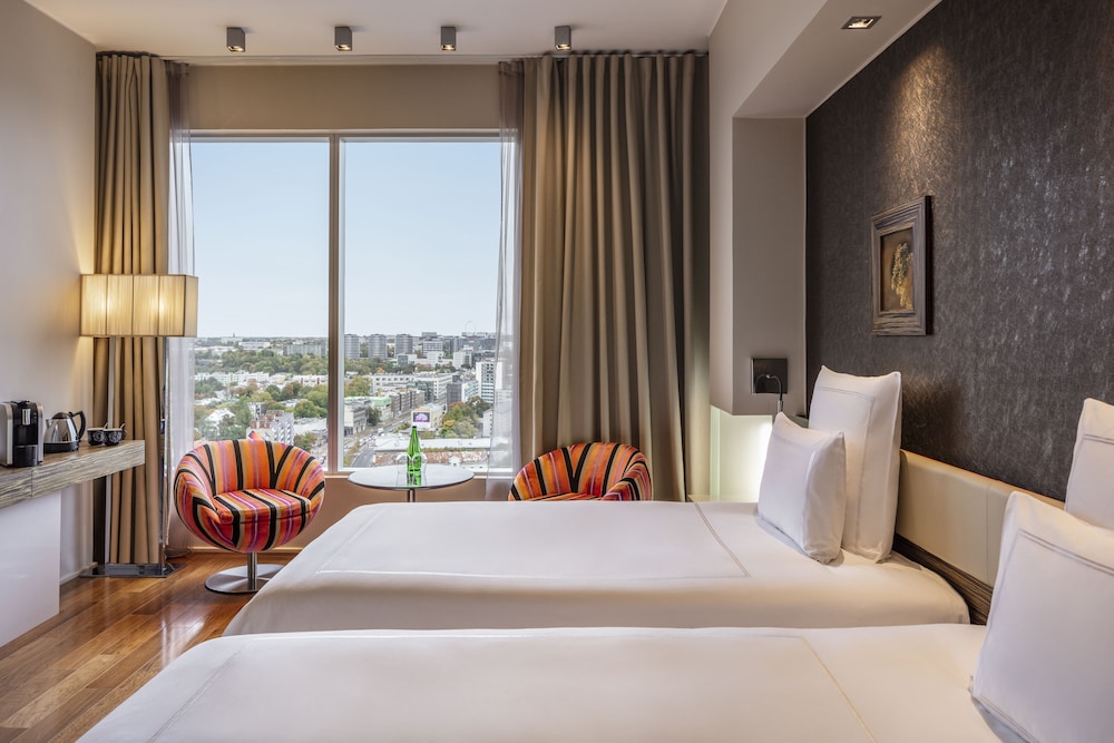 SWISS, EXECUTIVE, TWIN BEDS