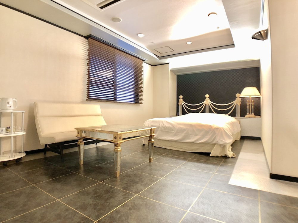DELUXE, DOUBLE BED