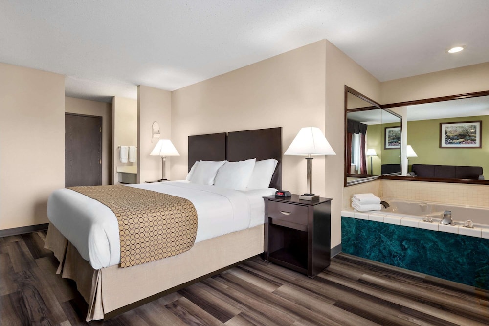 Baymont By Wyndham Monroe, MI 13/36