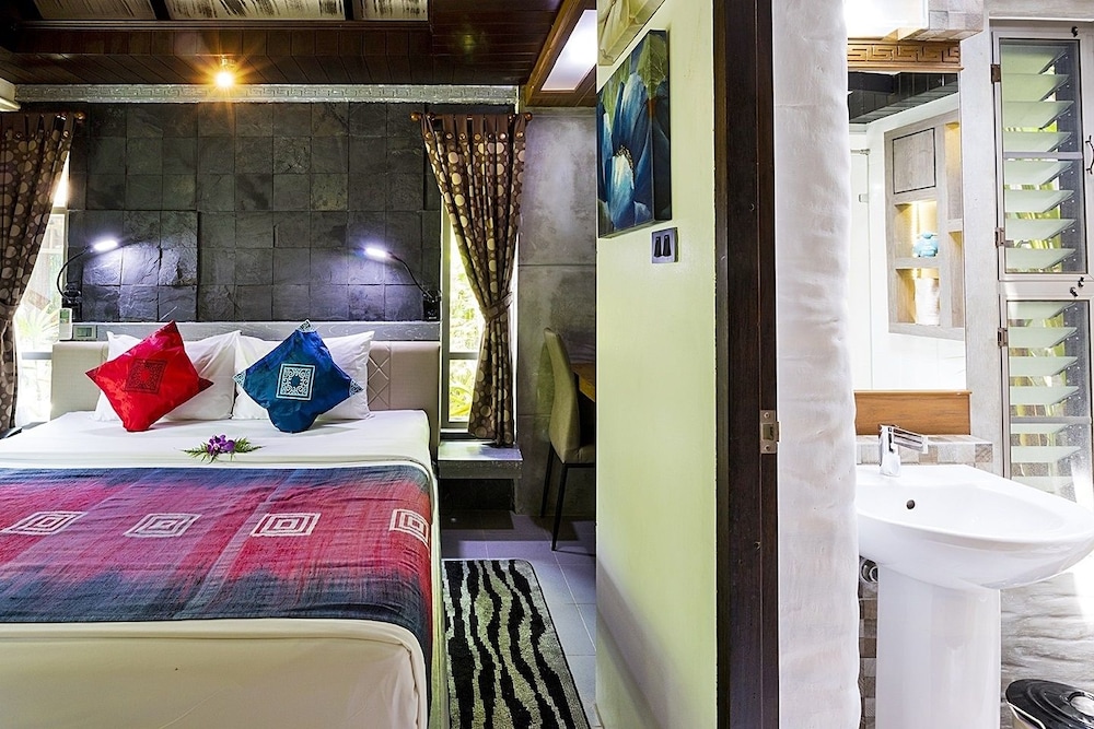 Bangtao Beach Chalet 10/71