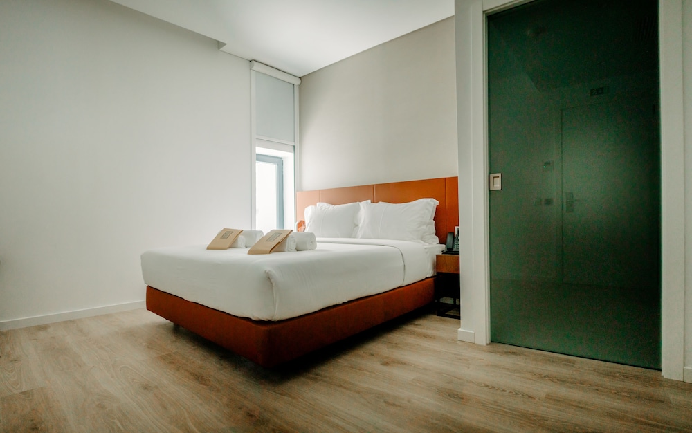 STANDARD, DOUBLE BED, ACCESSIBLE