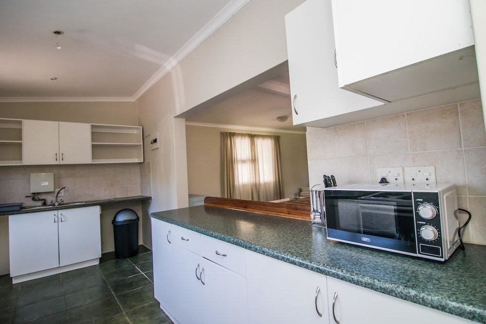 Little Rose Guesthouse & Self-Catering 4/50