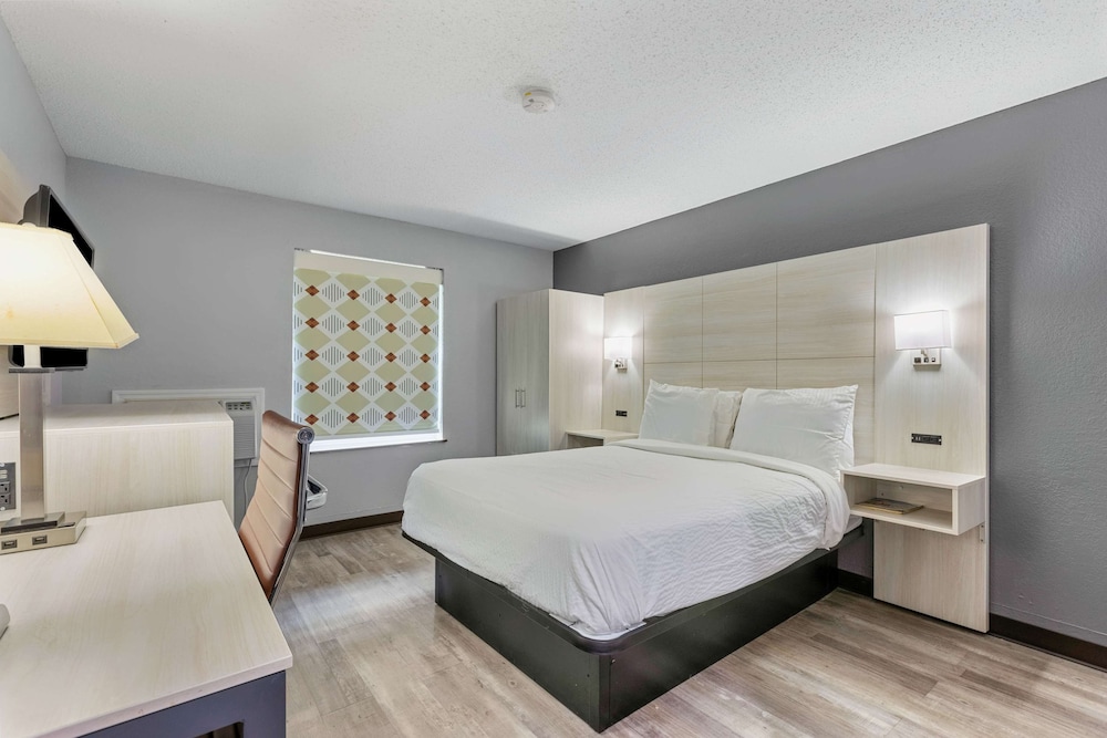 Days Inn by Wyndham Savannah Gateway I-95 18/27